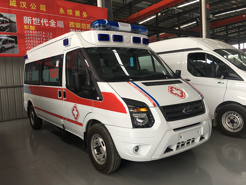 V348长轴中顶监护型救护车负压